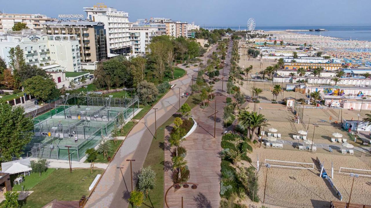 Hotel Crystal Rimini Exterior foto